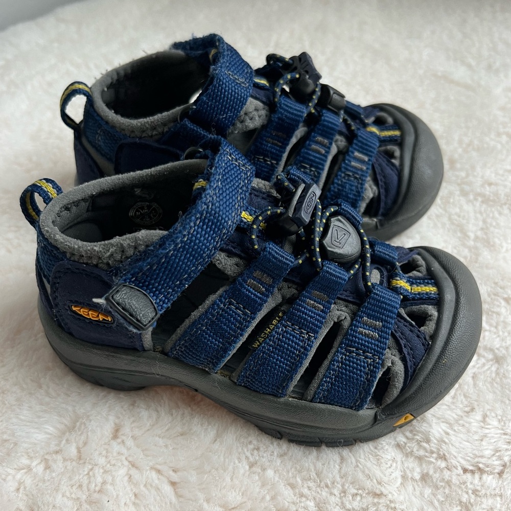 USED Keen sandals for Toddlers size 8, navy blue and grey